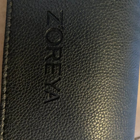 Cosmetic facial brushes - Picture 3 of 3